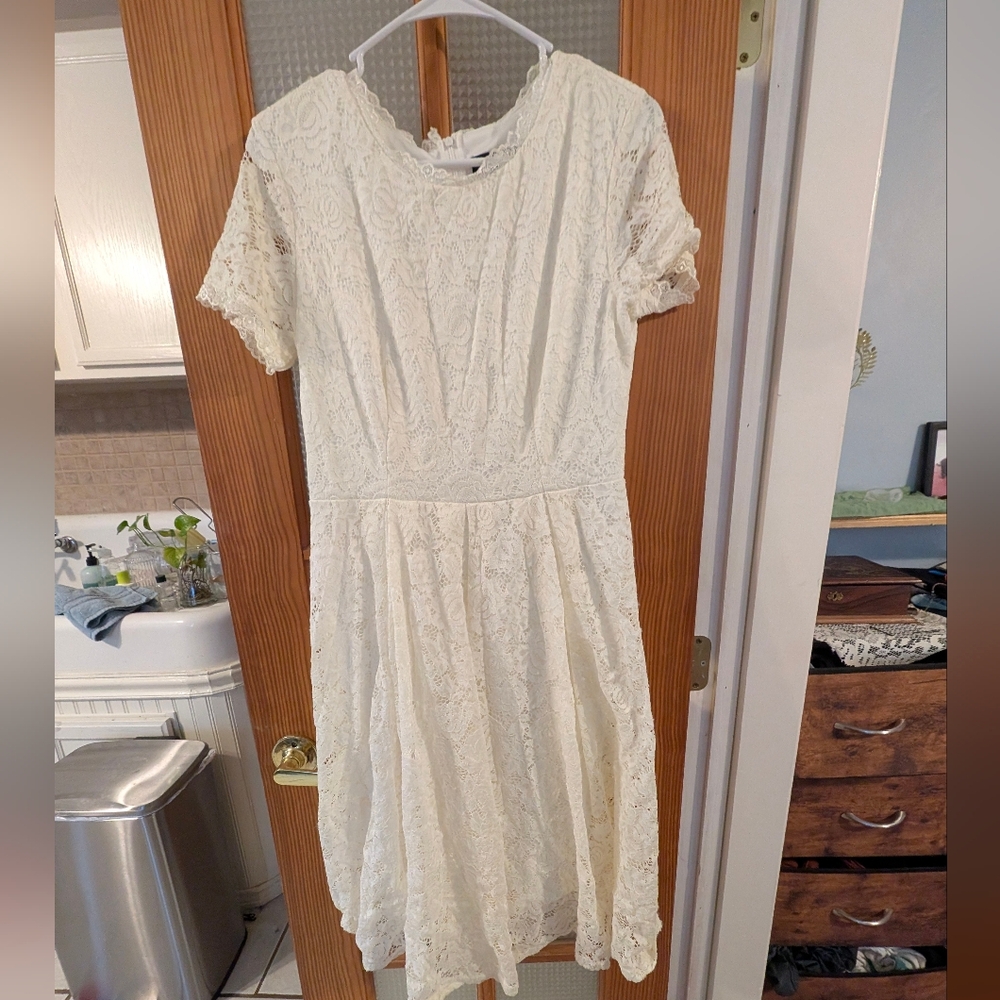 Cream Lace Midi Dress Fits Like Medium